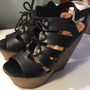 Black wedges